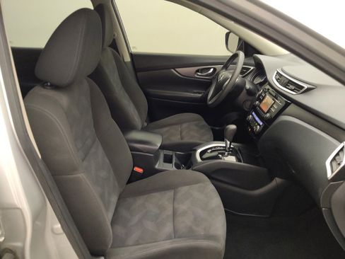 Used 2016 Nissan Rogue SV image 21