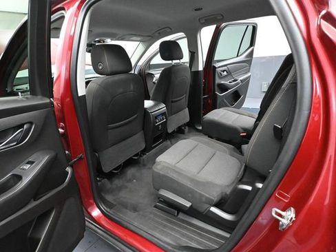 Used 2021 Chevrolet Traverse LT FWD image 33