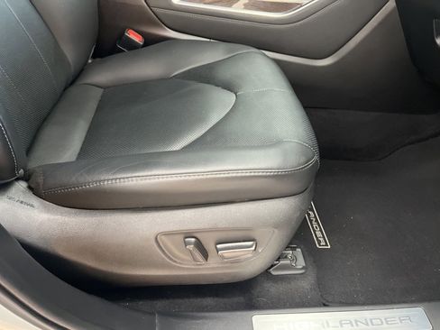 Used 2021 Toyota Highlander Limited image 38