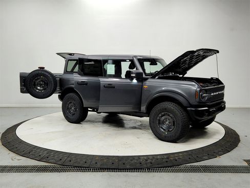 New 2025 Ford Bronco Badlands image 9