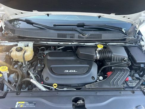 Used 2018 Chrysler Pacifica Touring-L Plus w/ Tire & Wheel Group FWD image 13