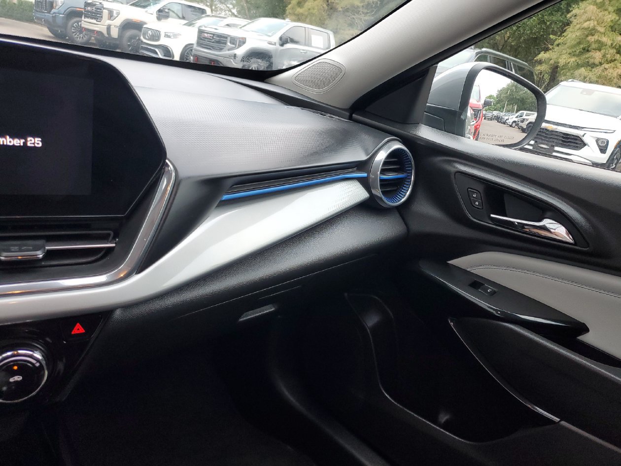 Used 2025 Chevrolet Trax LT FWD image 25