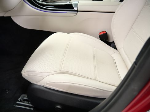 Certified 2025 Mercedes-Benz C 300 4MATIC Sedan image 17
