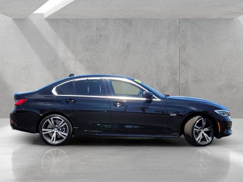 Used 2022 BMW 330e w/ Premium Package RWD image 3