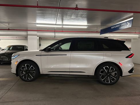 New 2026 Lincoln Nautilus Reserve AWD/4WD image 4