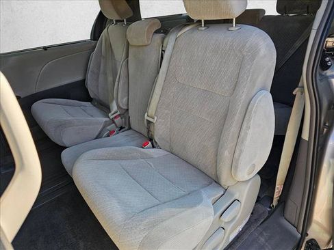 Used 2017 Toyota Sienna LE FWD image 17