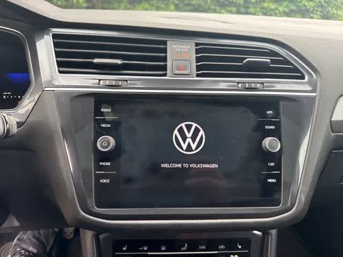 Used 2022 Volkswagen Tiguan SE AWD/4WD image 9