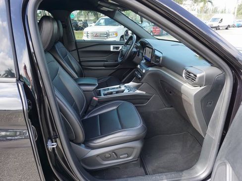 Used 2020 Ford Explorer XLT w/ Equipment Group 202A image 3