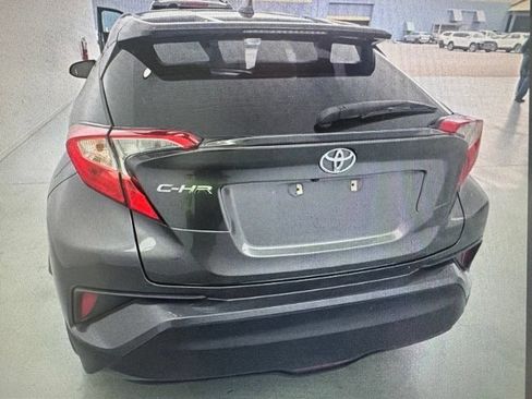 Used 2018 Toyota C-HR XLE FWD image 5