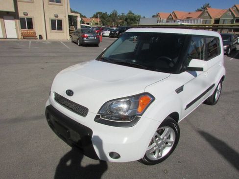 Used 2011 Kia Soul + w/ Audio Pkg image 15