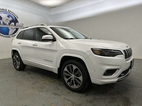 Used 2019 Jeep Cherokee Overland w/ Technology Group AWD/4WD image 12