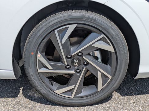 New 2026 Hyundai Elantra Limited FWD image 11