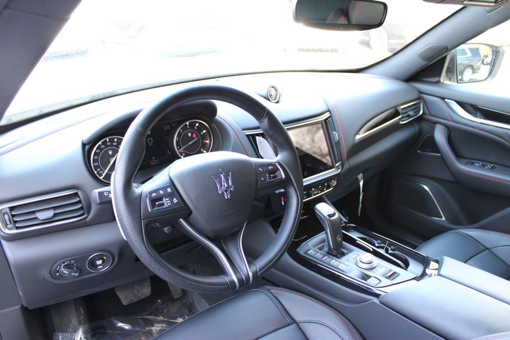 Used 2024 Maserati Levante GT Ultima AWD/4WD image 8