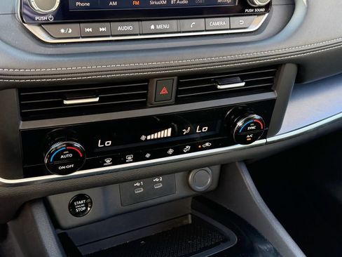 Certified 2025 Nissan Rogue SV FWD image 18