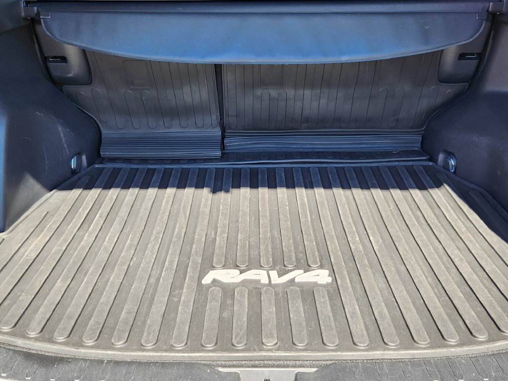 Used 2019 Toyota RAV4 XLE AWD/4WD image 21