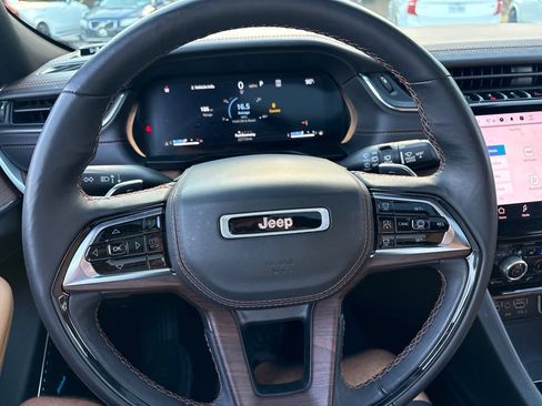 Used 2023 Jeep Grand Cherokee Summit w/ Luxury Tech Group V AWD/4WD image 28