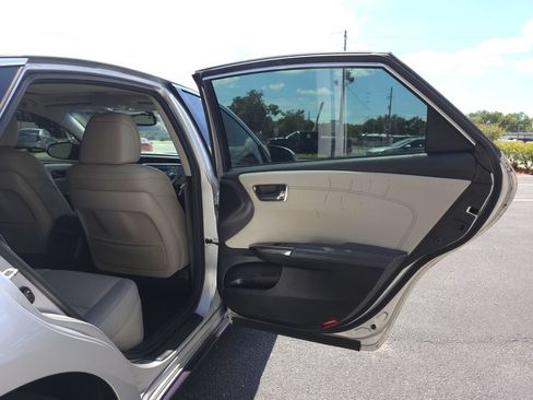 Used 2014 Toyota Avalon XLE Touring FWD image 12