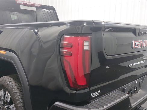 Used 2024 GMC Sierra 3500 Denali w/ Denali Reserve Package image 37