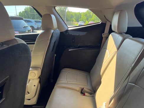 Used 2019 Buick Enclave Essence AWD/4WD image 16
