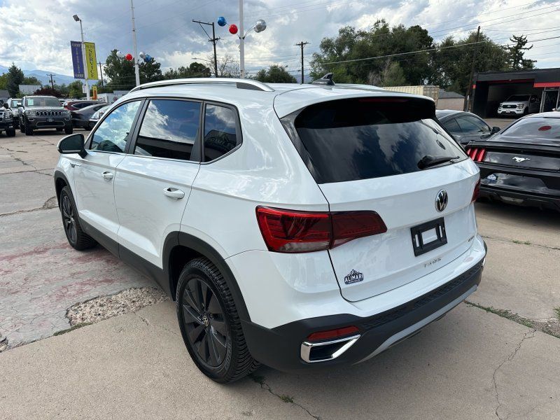 Used 2022 Volkswagen Taos SE w/ Panoramic Sunroof Package AWD/4WD image 5