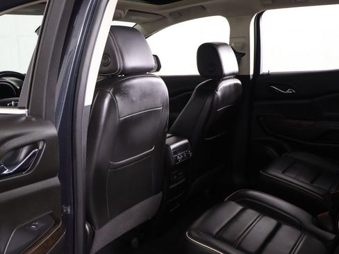 Used 2021 GMC Acadia Denali w/ Denali Technology Package FWD image 34