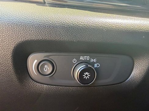 Used 2023 Chevrolet Traverse LT w/ Rear Camera Mirror Package AWD/4WD image 19