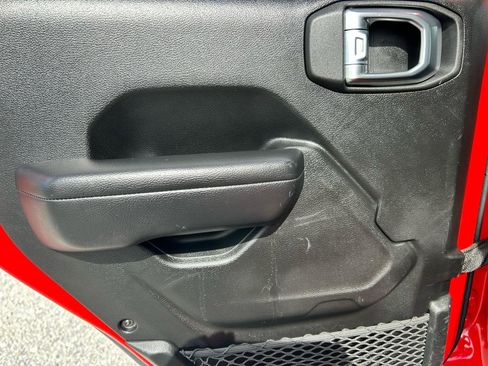 Used 2021 Jeep Gladiator Rubicon AWD/4WD image 15