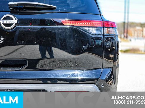 Used 2024 Nissan Pathfinder SV image 14