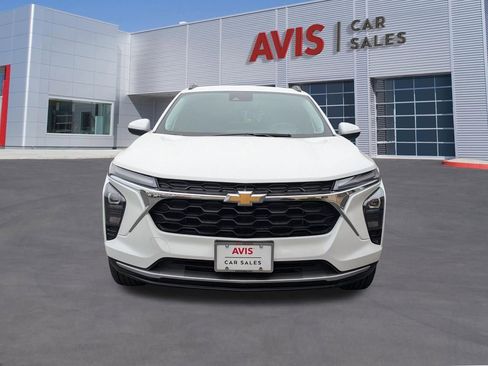Used 2025 Chevrolet Trax LT w/ LT Convenience Package FWD image 10