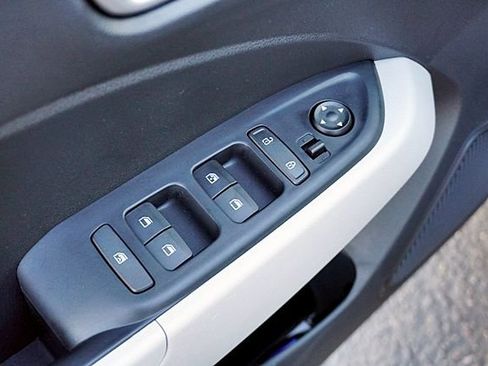 New 2026 Hyundai Venue SEL FWD image 27