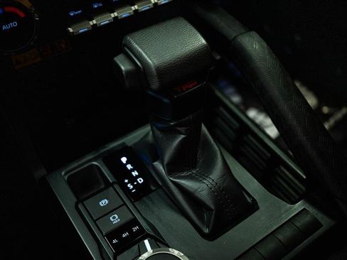 Used 2024 Toyota Tacoma TRD Sport w/ TRD Sport Upgrade Package image 19