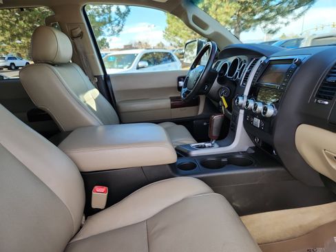 Used 2011 Toyota Sequoia Platinum image 19