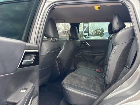 Used 2023 Mitsubishi Outlander SE AWD/4WD image 13
