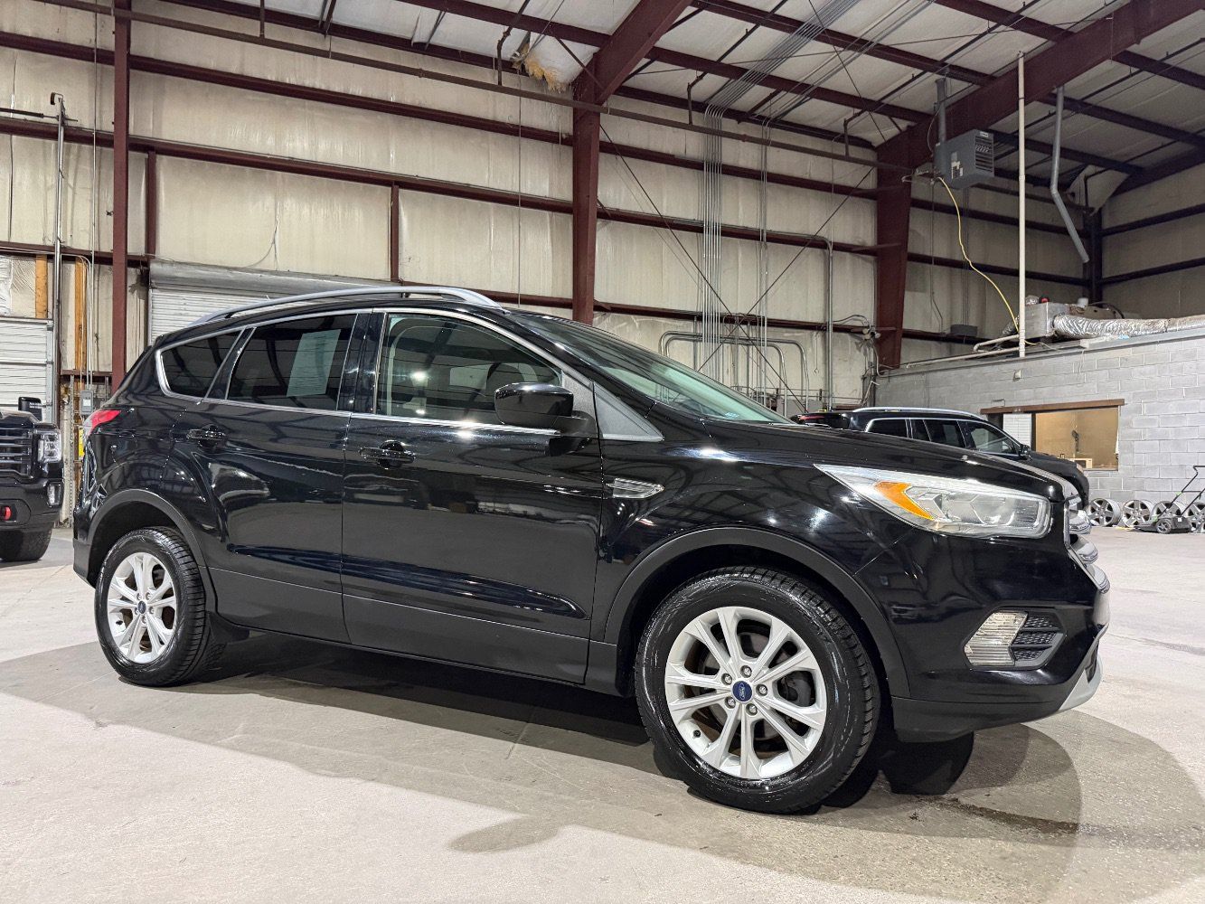 Used 2017 Ford Escape SE w/ Equipment Group 201A FWD image 3