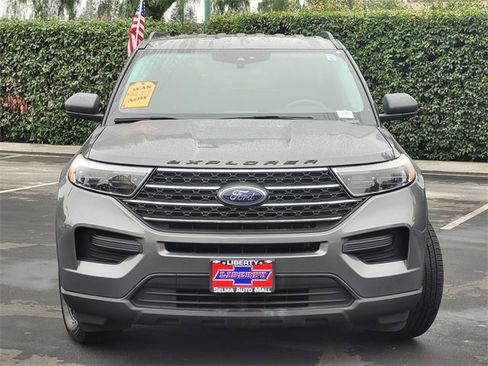 Used 2022 Ford Explorer XLT image 3