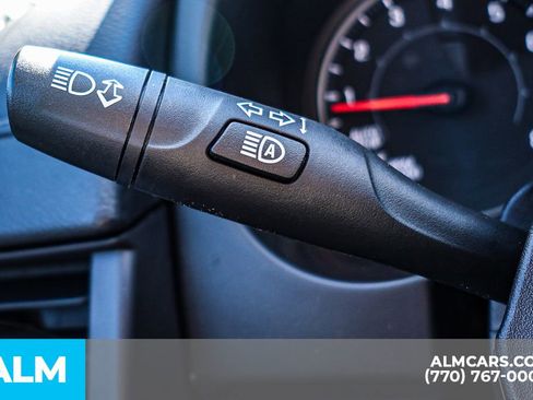 Used 2024 GMC Terrain SLE image 32