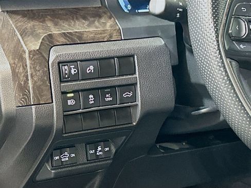 Used 2025 Toyota Tacoma Limited AWD/4WD image 8