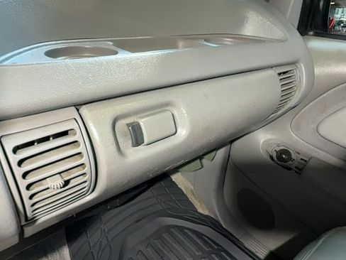 Used 1995 GMC Yukon SLE image 45