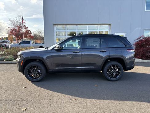 New 2025 Jeep Grand Cherokee Limited image 2