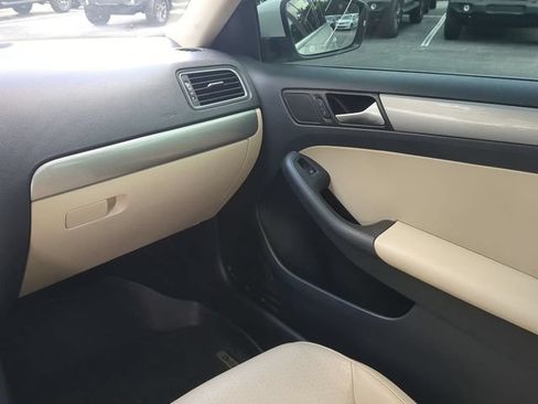 Used 2017 Volkswagen Jetta SE FWD image 17