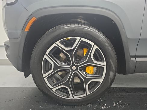 Used 2024 Rivian R1S Adventure AWD/4WD image 9