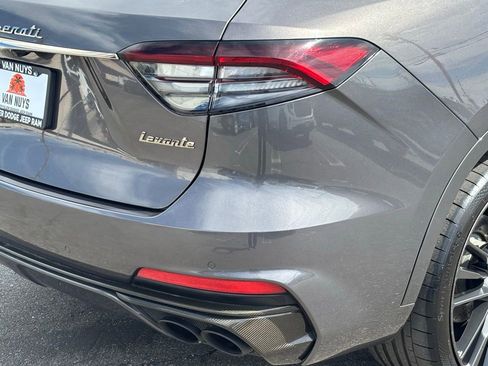 Used 2023 Maserati Levante Trofeo image 6