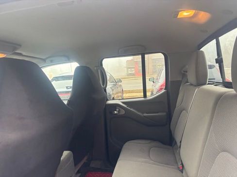 Used 2018 Nissan Frontier SV image 6