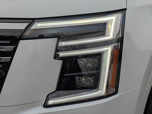 Used 2025 Nissan Armada Platinum Reserve AWD/4WD image 7
