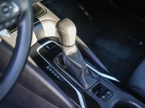 Used 2022 Toyota Corolla LE FWD image 19