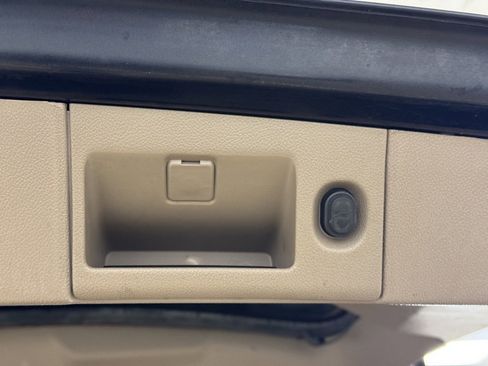 Used 2017 GMC Yukon SLT w/ Premium Edition image 27