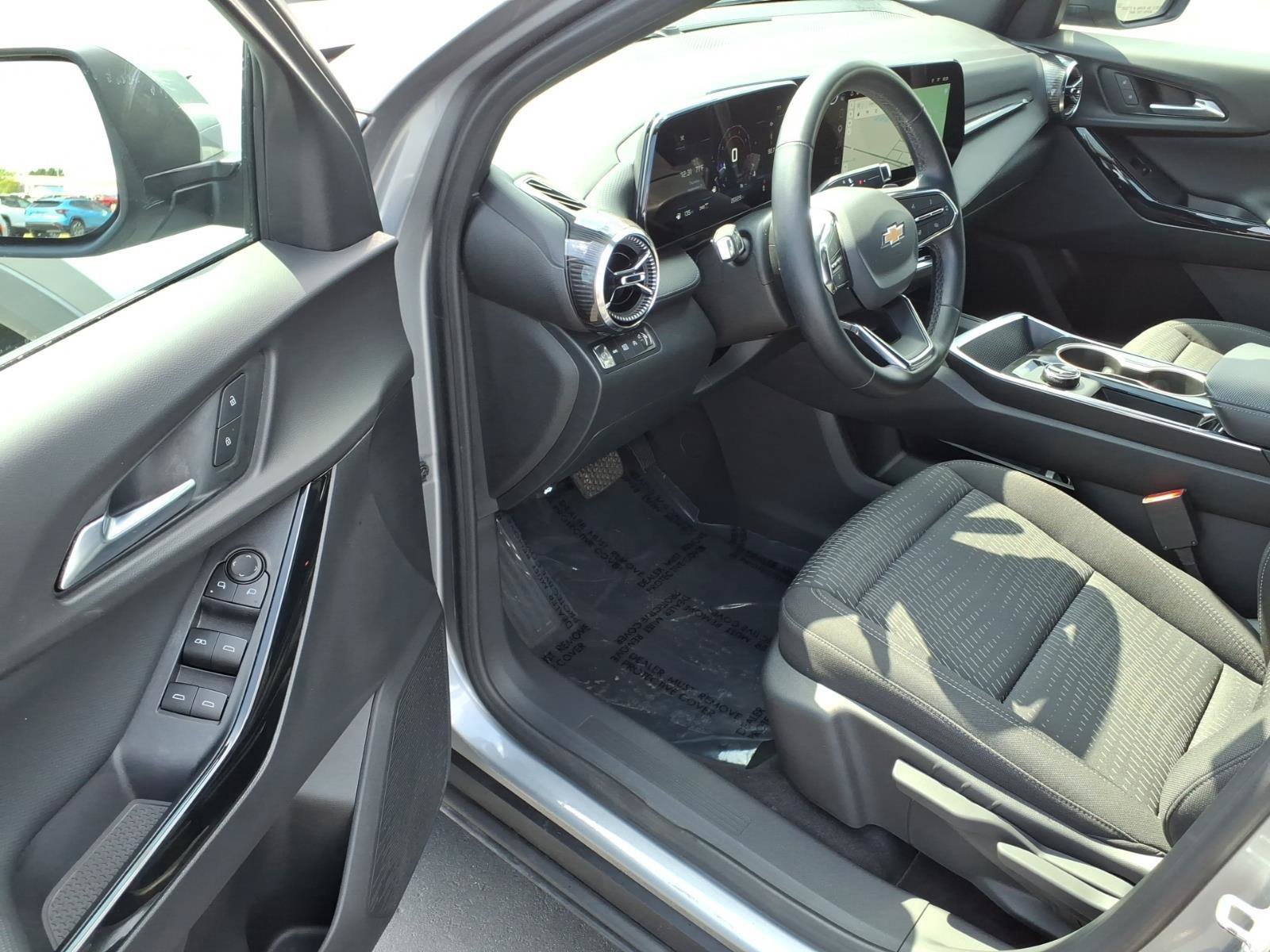 Used 2026 Chevrolet Equinox LT AWD/4WD image 10