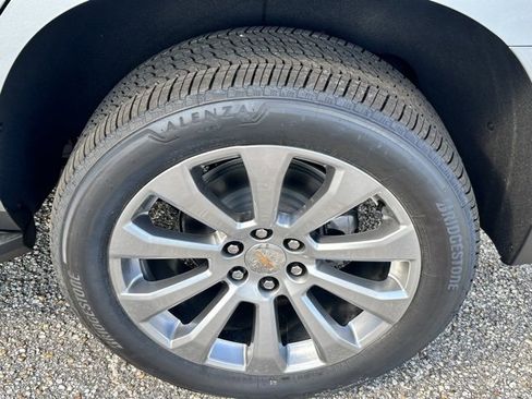 New 2025 Chevrolet Suburban Premier image 25