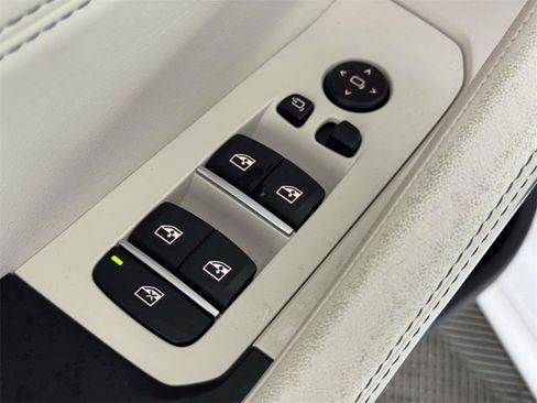 Used 2023 BMW X6 xDrive40i w/ Executive Package image 18