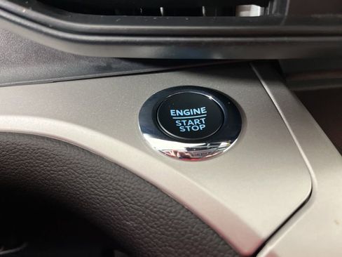 Used 2023 Ford Explorer XLT image 35